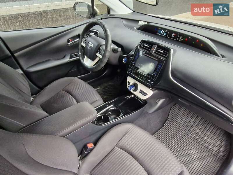 Хетчбек Toyota Prius 2017 в Києві
