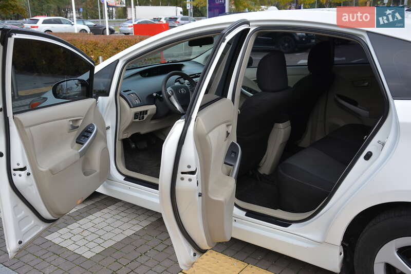 Хэтчбек Toyota Prius 2013 в Киеве