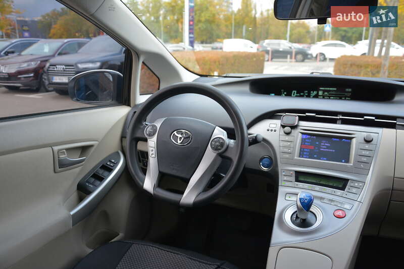 Хэтчбек Toyota Prius 2013 в Киеве