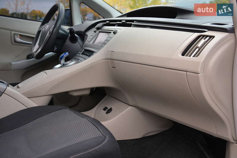 Хэтчбек Toyota Prius 2013 в Киеве
