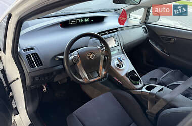 Хэтчбек Toyota Prius 2014 в 