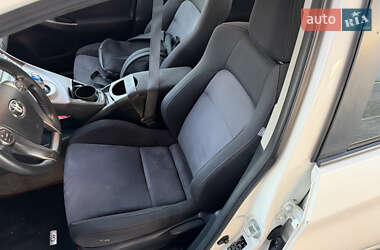 Хэтчбек Toyota Prius 2014 в 