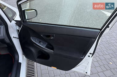 Хэтчбек Toyota Prius 2014 в 