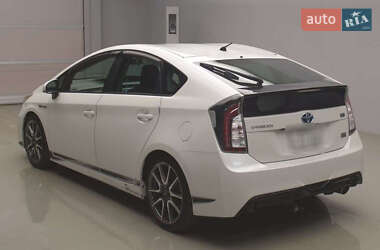 Хэтчбек Toyota Prius 2014 в 