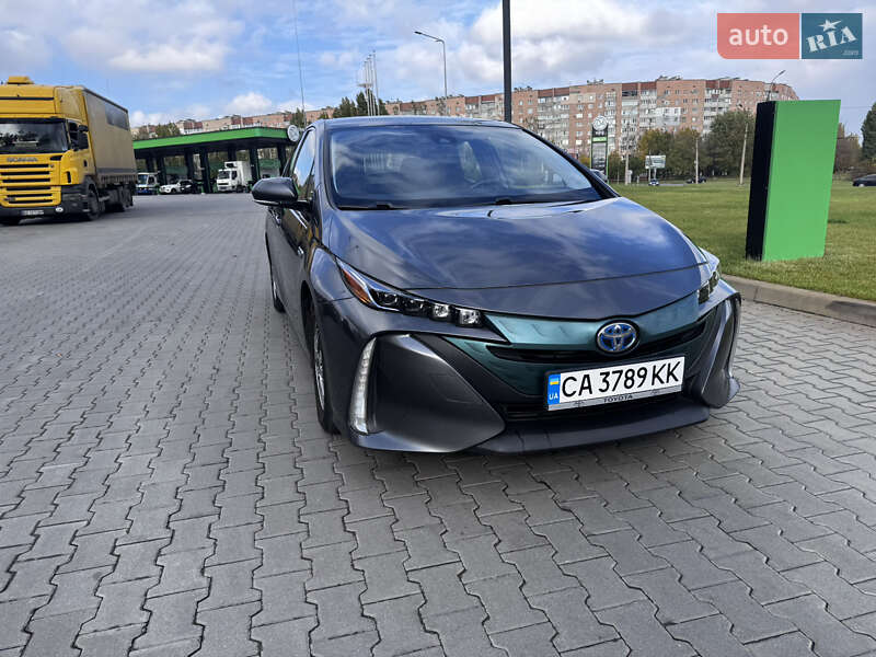 Хэтчбек Toyota Prius 2016 в Черкассах