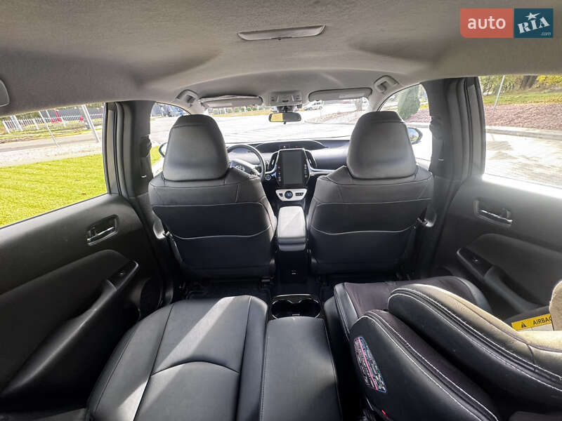 Хэтчбек Toyota Prius 2016 в Черкассах