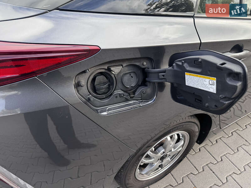 Хэтчбек Toyota Prius 2016 в Черкассах