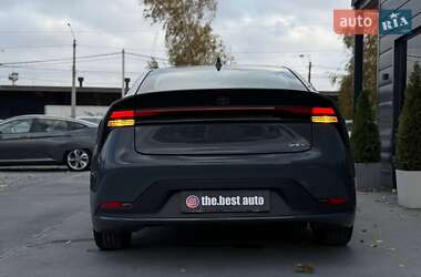 Хэтчбек Toyota Prius 2024 в 