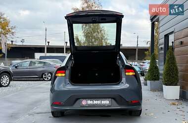 Хэтчбек Toyota Prius 2024 в 