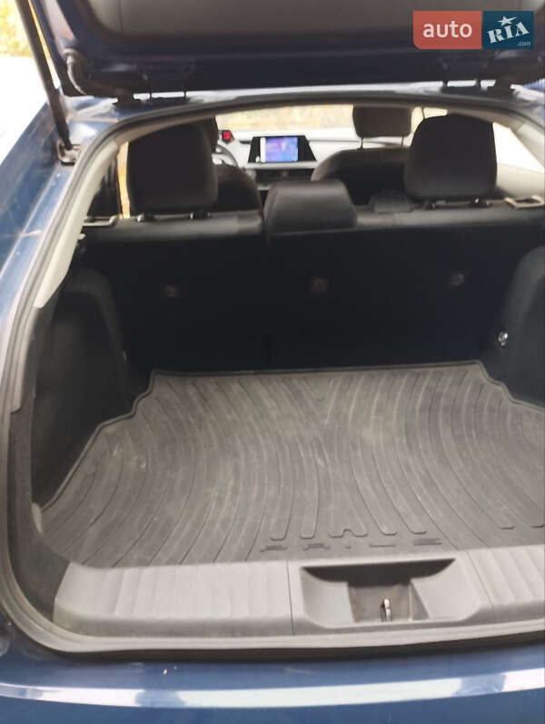 Хэтчбек Toyota Prius 2023 в Одессе