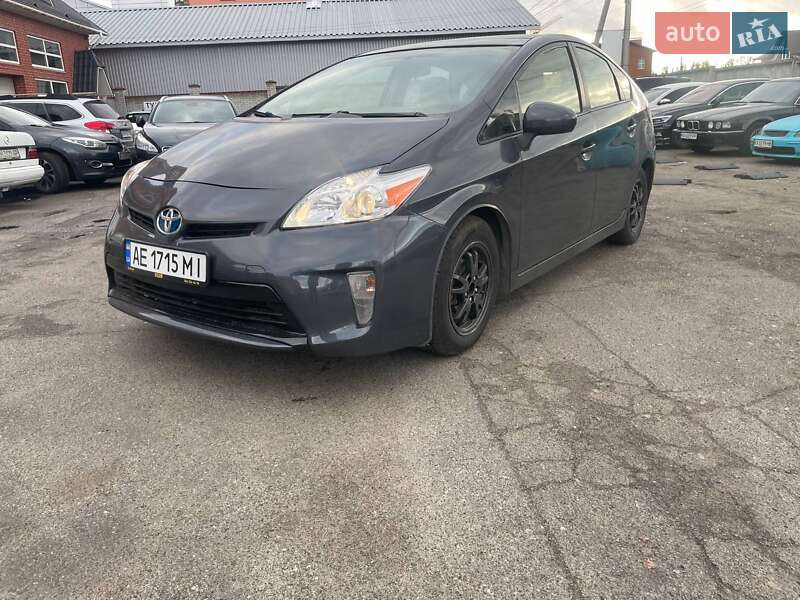 Хэтчбек Toyota Prius 2014 в Вишневом фото 3 Хэтчбек Toyota Prius 2014 в Вишневом