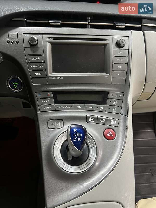 Хэтчбек Toyota Prius 2014 в Вишневом фото 11 Хэтчбек Toyota Prius 2014 в Вишневом