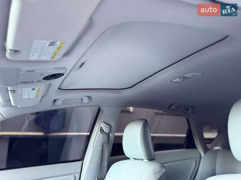 Хэтчбек Toyota Prius 2012 в Ивано-Франковске