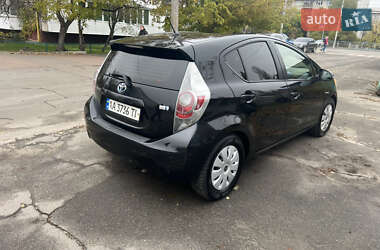 Хэтчбек Toyota Prius 2013 в Киеве