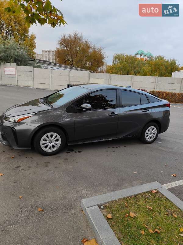 Хетчбек Toyota Prius 2022 в Дніпрі