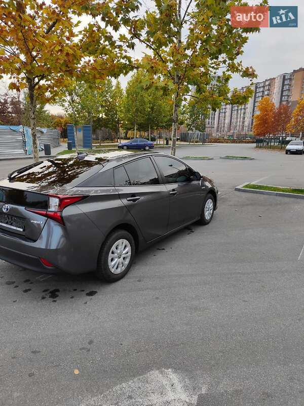 Хетчбек Toyota Prius 2022 в Дніпрі