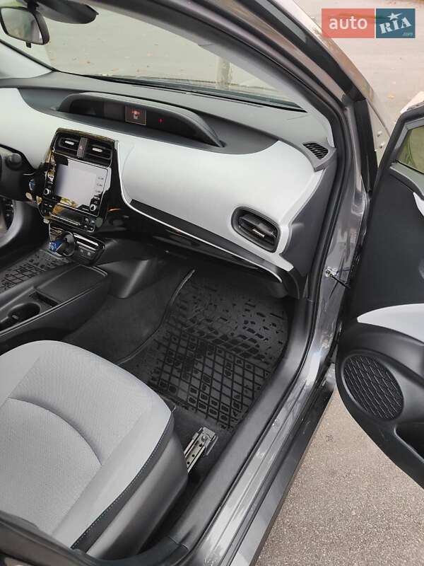 Хетчбек Toyota Prius 2022 в Дніпрі