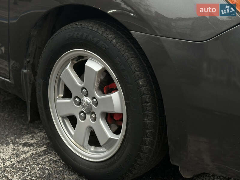 Хетчбек Toyota Prius 2006 в Дніпрі