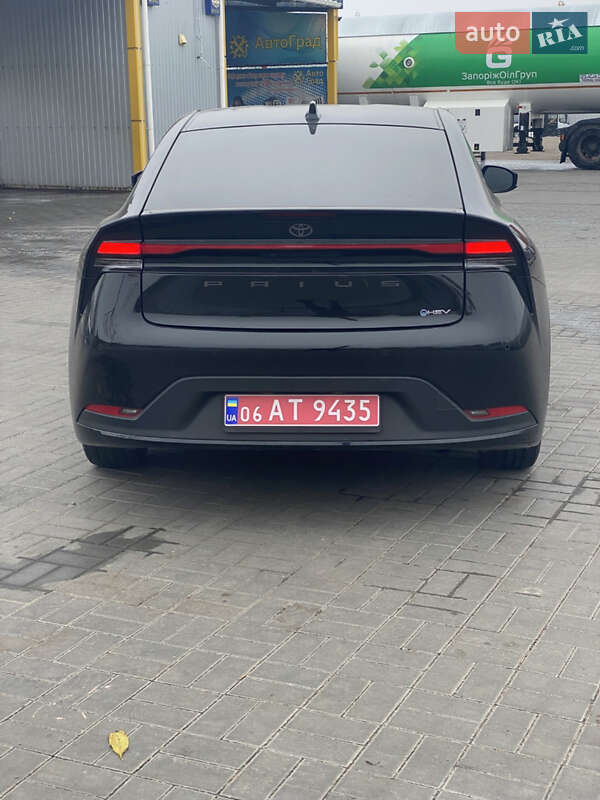Хэтчбек Toyota Prius 2023 в Запорожье