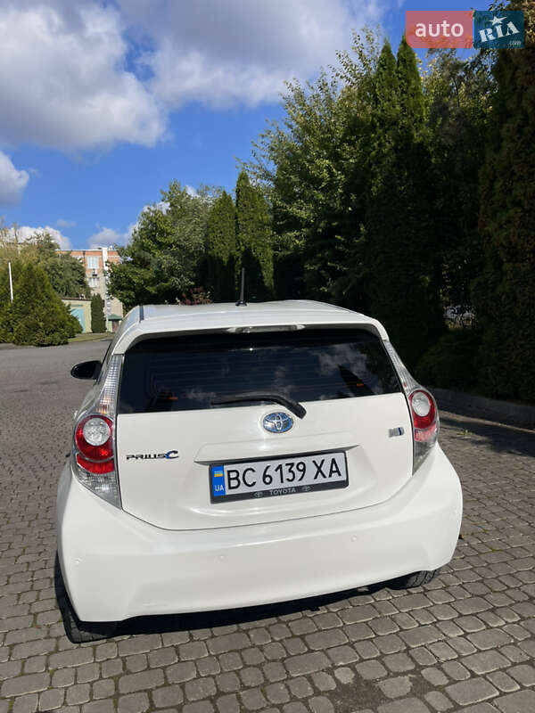 Хэтчбек Toyota Prius 2013 в Львове