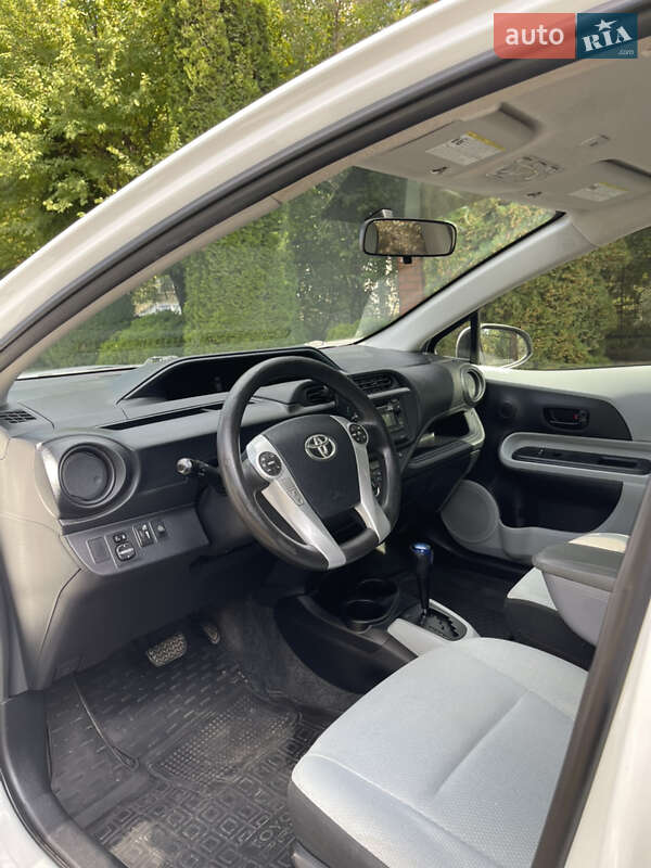 Хэтчбек Toyota Prius 2013 в Львове