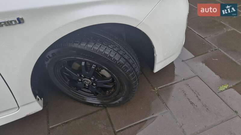 Хетчбек Toyota Prius 2014 в Києві