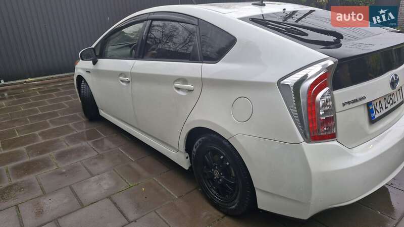 Хетчбек Toyota Prius 2014 в Києві