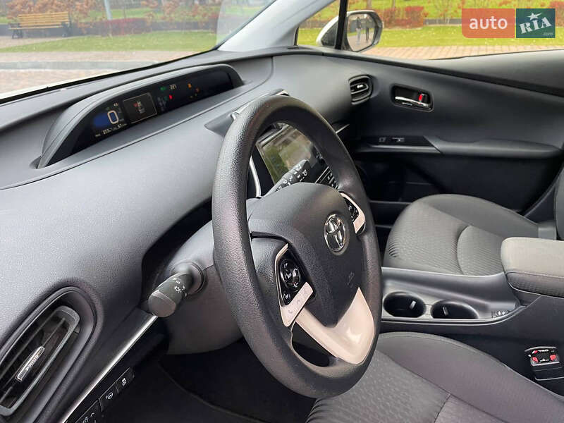 Хетчбек Toyota Prius 2017 в Києві