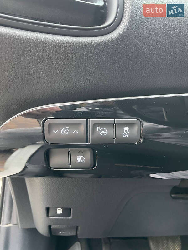 Хетчбек Toyota Prius 2017 в Києві