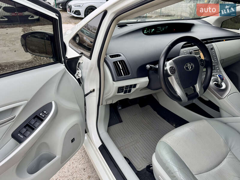 Хэтчбек Toyota Prius 2012 в Киеве