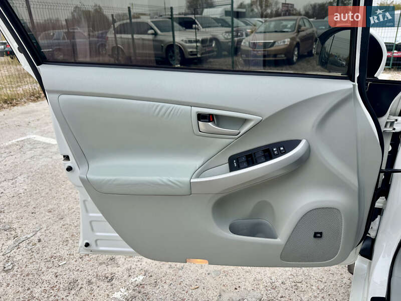 Хэтчбек Toyota Prius 2012 в Киеве