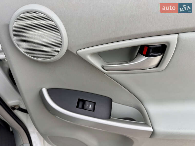 Хэтчбек Toyota Prius 2012 в Киеве