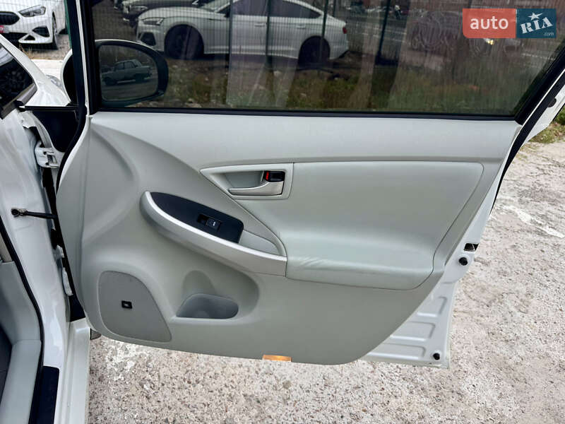 Хэтчбек Toyota Prius 2012 в Киеве