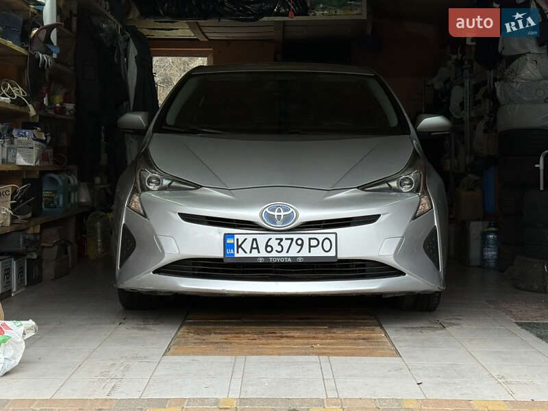 Хэтчбек Toyota Prius 2016 в Киеве фото Хэтчбек Toyota Prius 2016 в Киеве