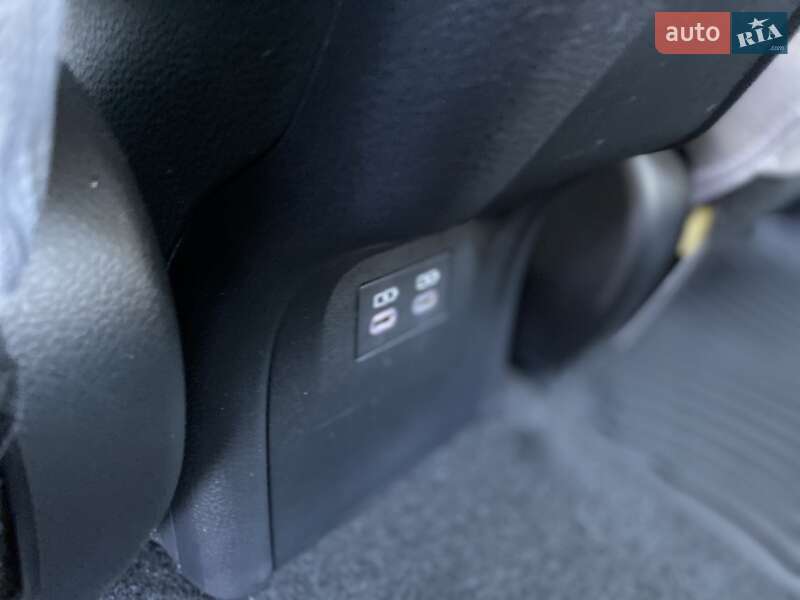 Хэтчбек Toyota Prius 2024 в Киеве фото 28 Хэтчбек Toyota Prius 2024 в Киеве