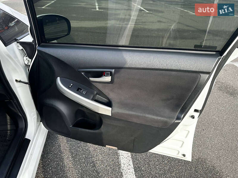 Хэтчбек Toyota Prius 2014 в Киеве фото 14 Хэтчбек Toyota Prius 2014 в Киеве