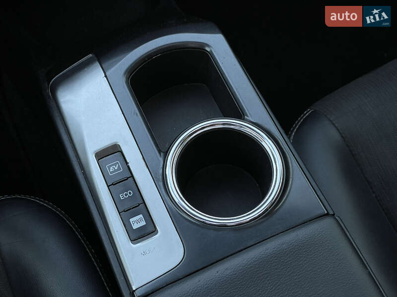 Хэтчбек Toyota Prius 2015 в Одессе