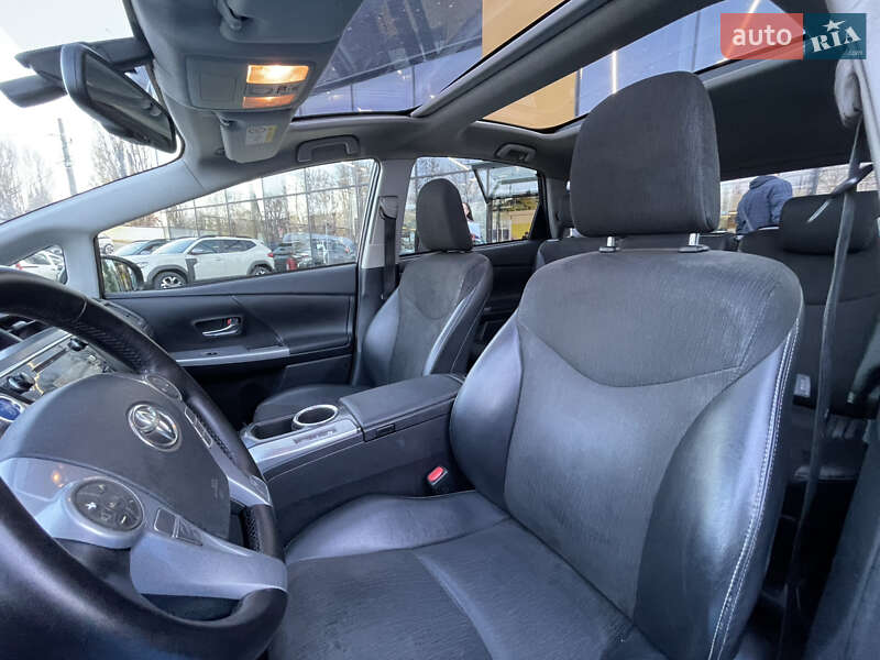 Хэтчбек Toyota Prius 2015 в Одессе