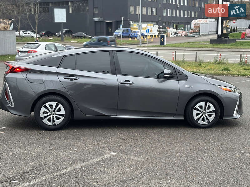 Хэтчбек Toyota Prius 2021 в Киеве