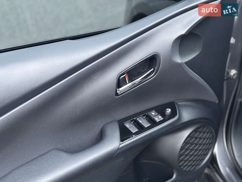 Хэтчбек Toyota Prius 2021 в Киеве