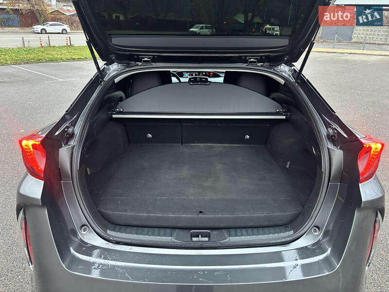 Хэтчбек Toyota Prius 2021 в Киеве