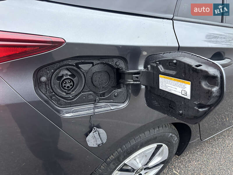 Хэтчбек Toyota Prius 2021 в Киеве