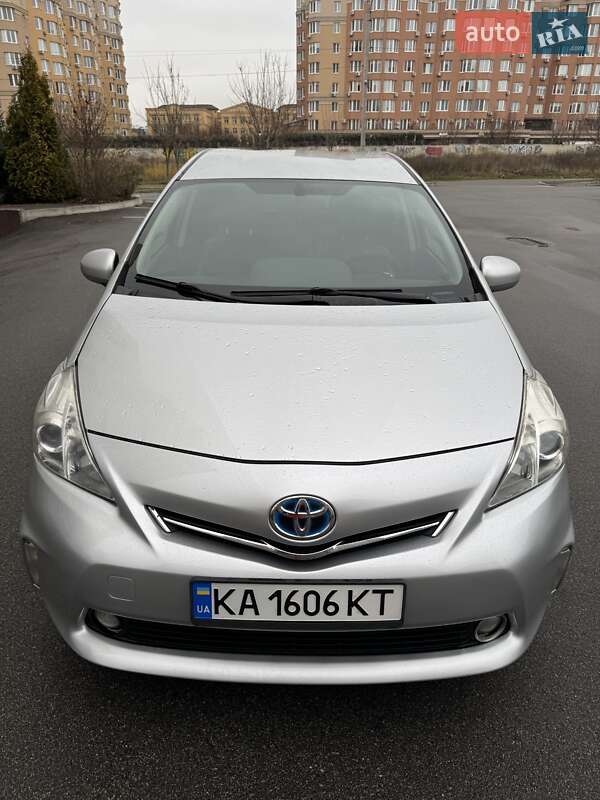 Хэтчбек Toyota Prius 2013 в Софиевской Борщаговке