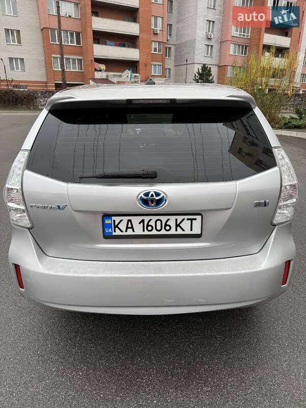 Хэтчбек Toyota Prius 2013 в Софиевской Борщаговке