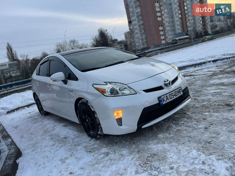 Хэтчбек Toyota Prius 2014 в Киеве