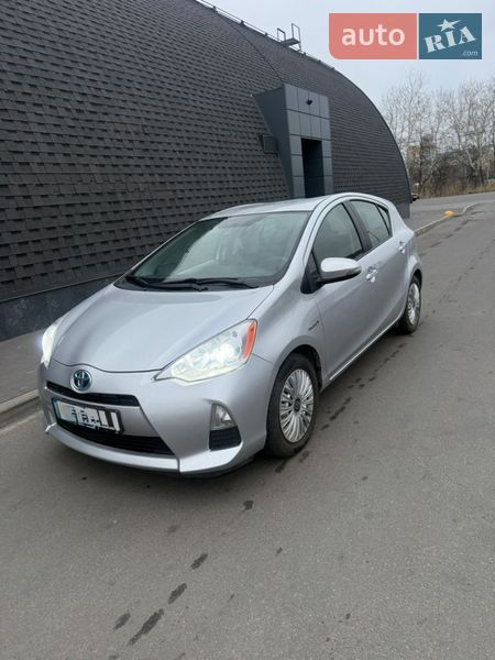 Хэтчбек Toyota Prius 2013 в Днепре фото Хэтчбек Toyota Prius 2013 в Днепре