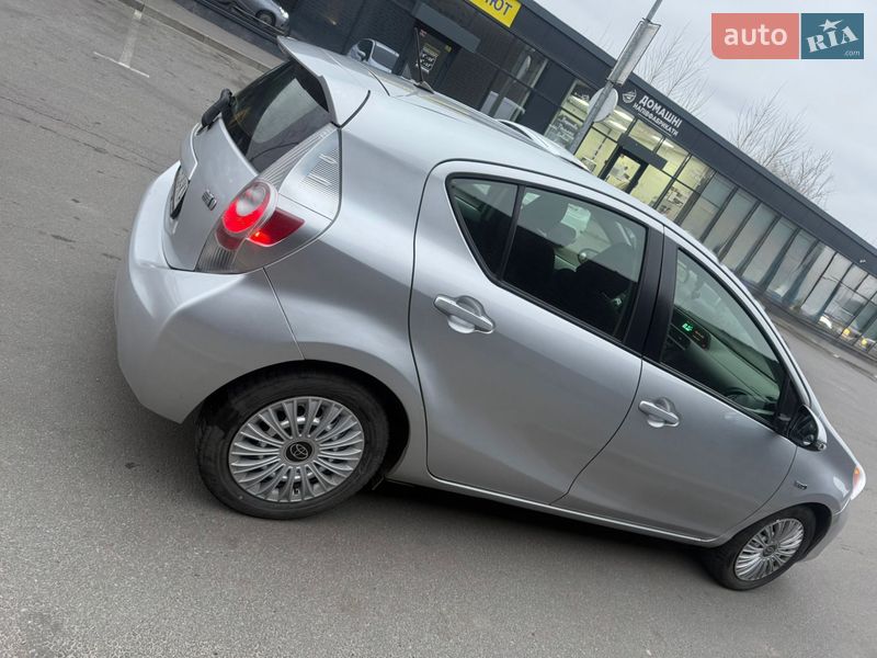 Хэтчбек Toyota Prius 2013 в Днепре фото 7 Хэтчбек Toyota Prius 2013 в Днепре