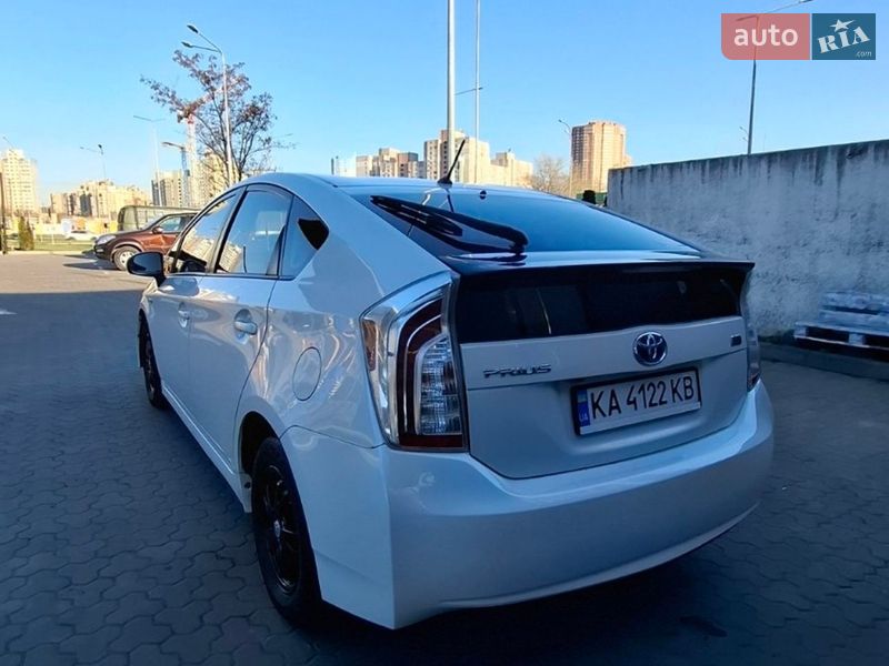 Хэтчбек Toyota Prius 2014 в Киеве фото 3 Хэтчбек Toyota Prius 2014 в Киеве