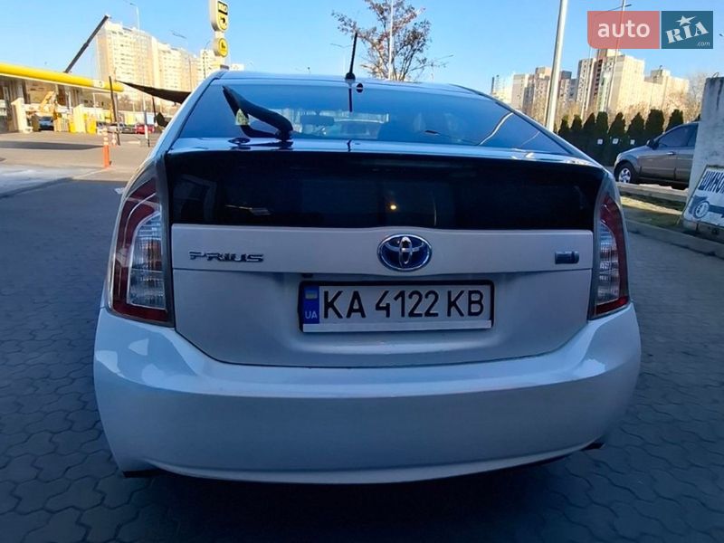 Хэтчбек Toyota Prius 2014 в Киеве фото 4 Хэтчбек Toyota Prius 2014 в Киеве