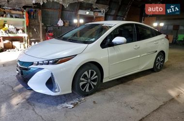 Хэтчбек Toyota Prius 2018 в Днепре